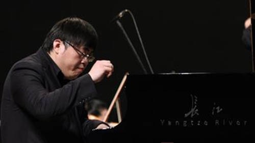 著名钢琴演奏家陈韵劼